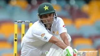 Waqar Younis criticises Younis Khan's dismissal vs Australia in 1st day-night Test